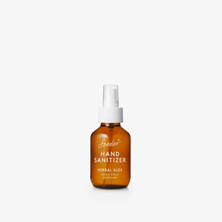 Soeder Hand Sanitizer Herbal Aloe 100 ml in brauner Glasflasche mit weissem Sprühkopf vor weissem Hintergrund